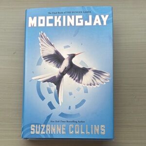 Mockingjay Book by Suzanne Collins
